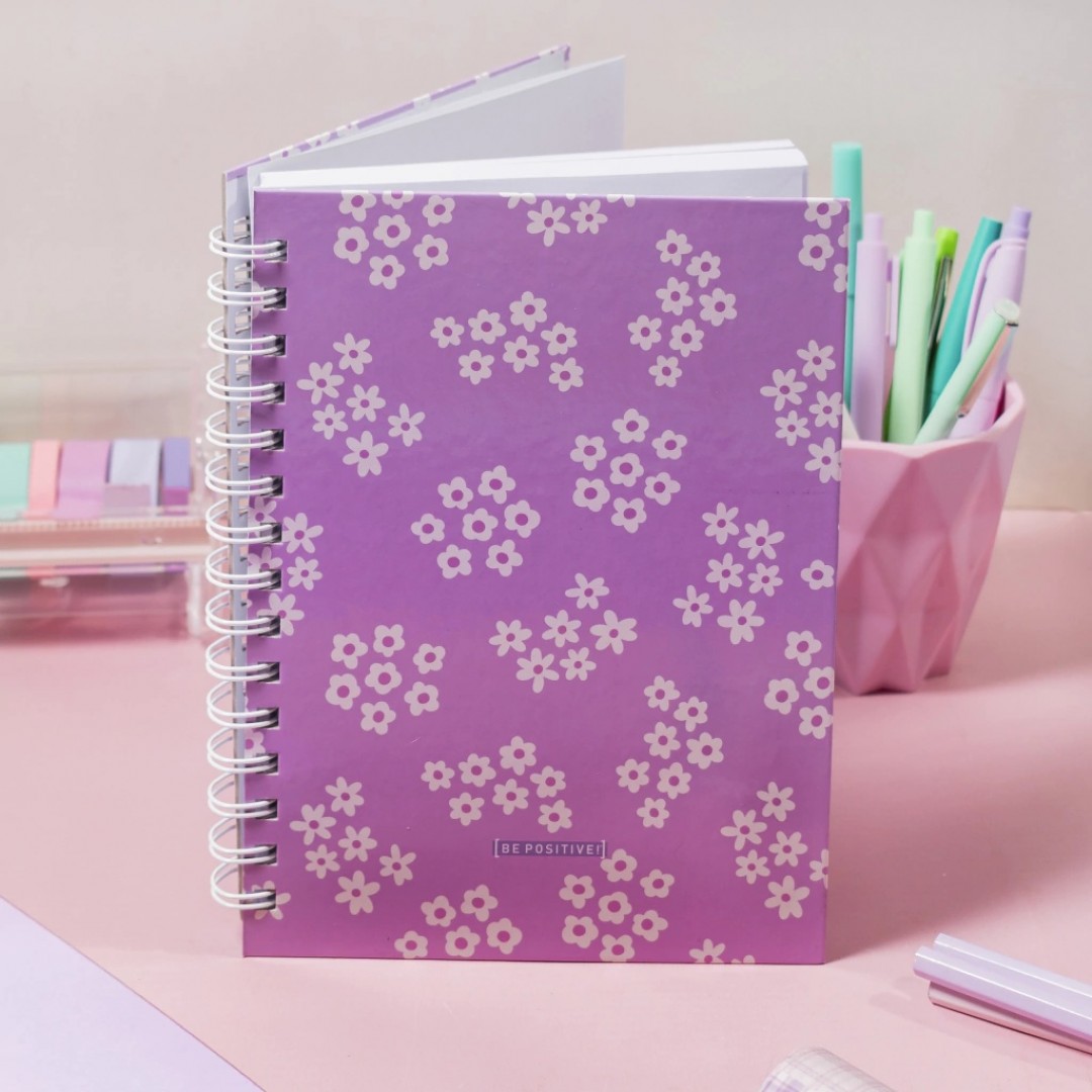 cuaderno-a5-rayado-punto-cero-be-positive-flores-lila-7155